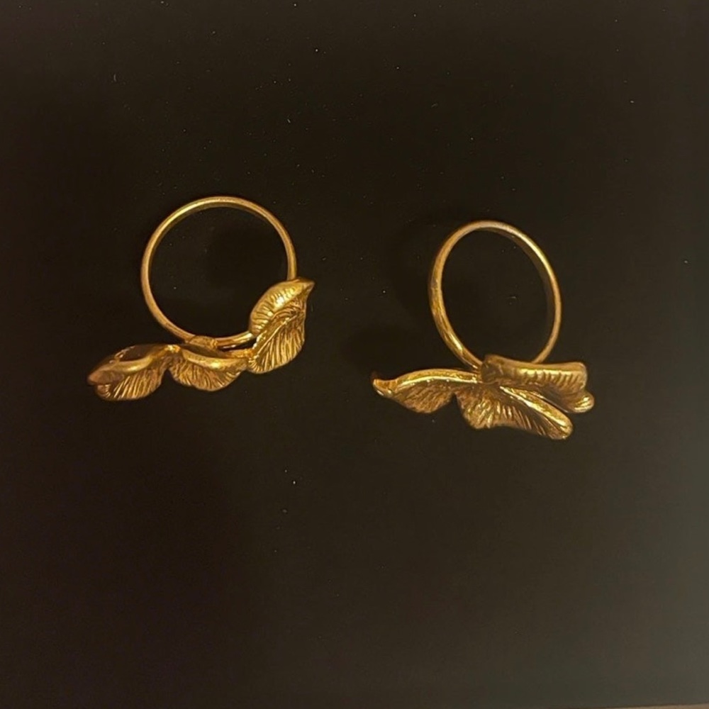 Vintage Yellow Gold Tone Band Ring Multi Petaled  Flower Design